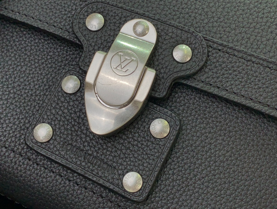 루이비통 소울 트렁크 블랙 M11516 19157cm6.jpg