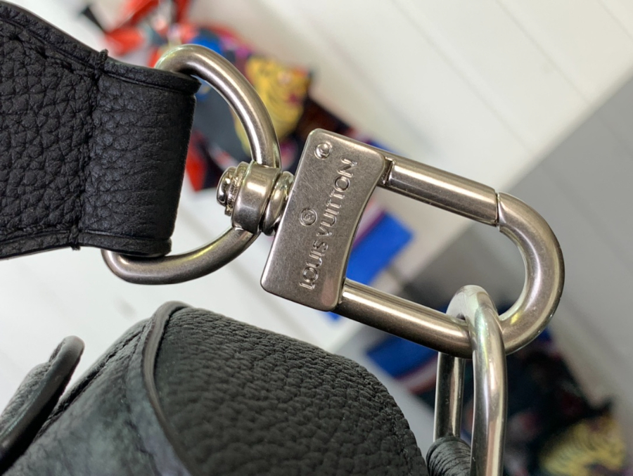 루이비통 소울 트렁크 블랙 M11516 19157cm7.jpg