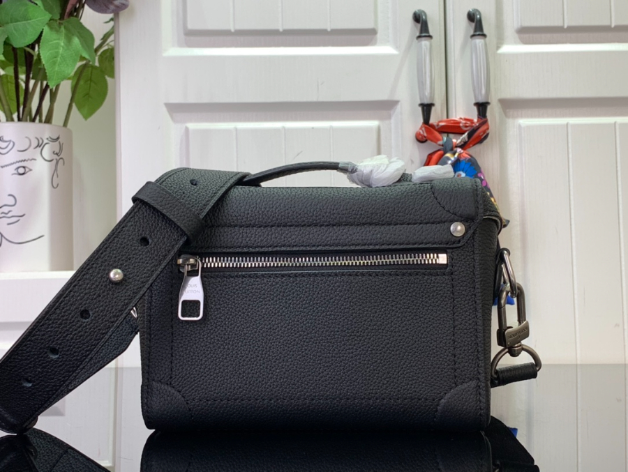 루이비통 소울 트렁크 블랙 M11516 19157cm2.jpg