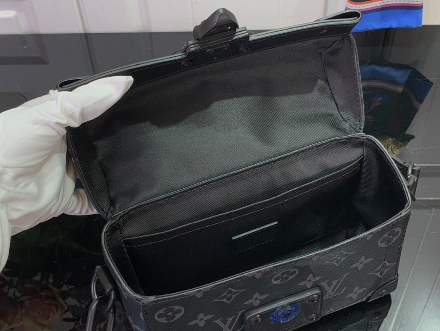 루이비통 소울 트렁크 블랙 M11743 19157cm5.jpg