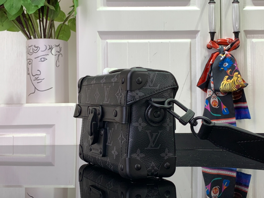 루이비통 소울 트렁크 블랙 M11743 19157cm3.jpg