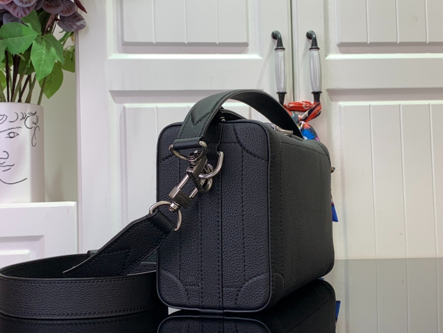 루이비통 소울 트렁크 이스트 웨스트 블랙 M11615 2917.510cm3.jpg