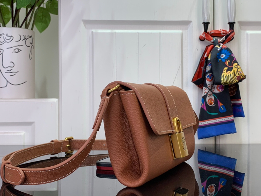 루이비통 월렛 온 로우 키 M12147 133.522cm 브라운3.jpg