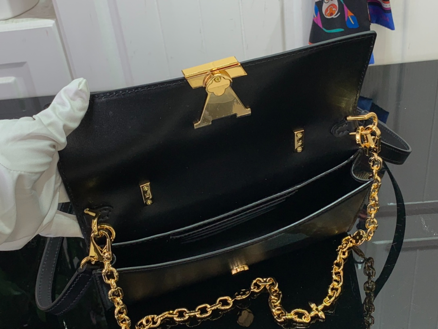 루이비통 월릿 온 체인 카퓌신 12423cm M12143 블랙 5.jpg