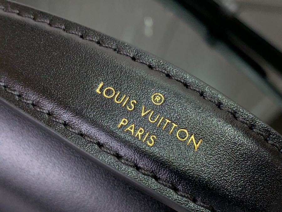 루이비통 월릿 온 체인 카퓌신 12423cm M12143 블랙 9.jpg