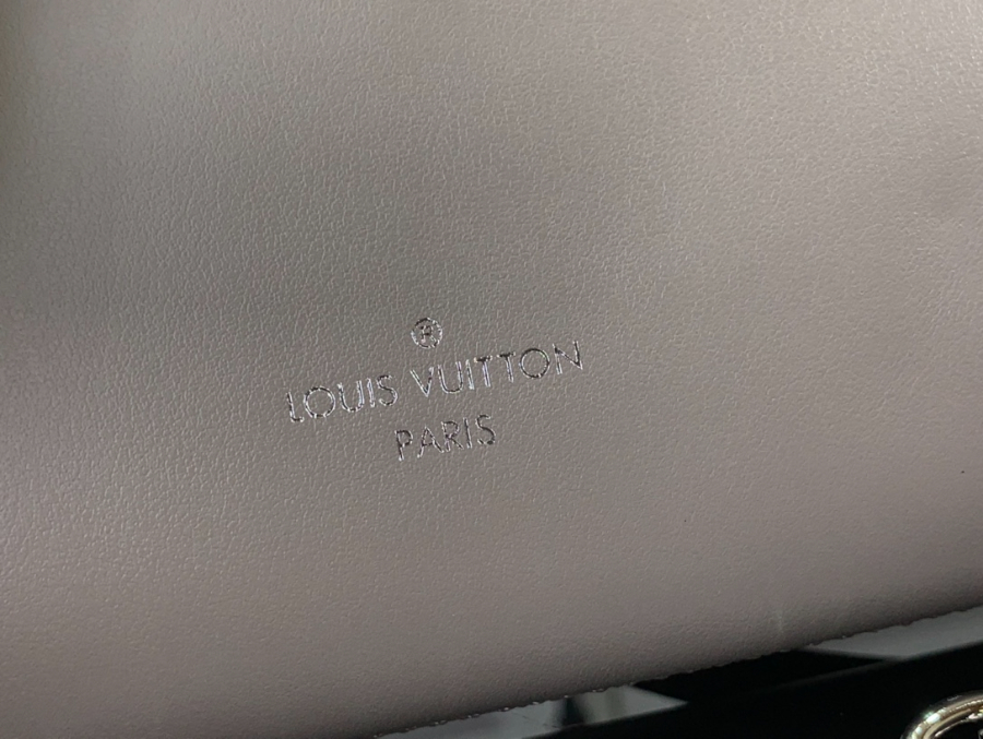 루이비통 슬림 트렁크 그레이 23124cm M254458.jpg