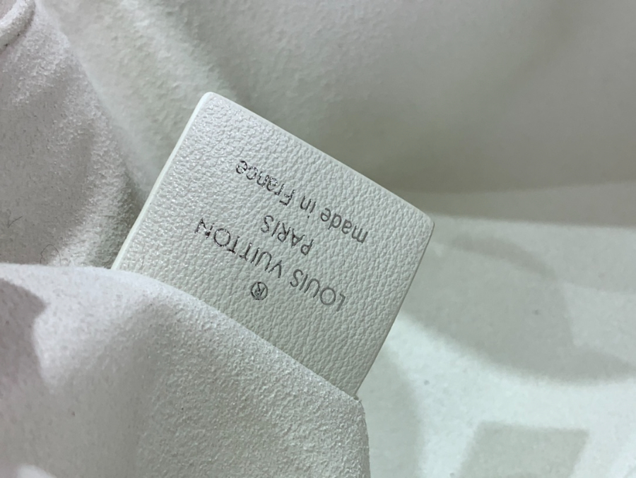 루이비통 슬림 트렁크 화이트 23124cm M254458.jpg