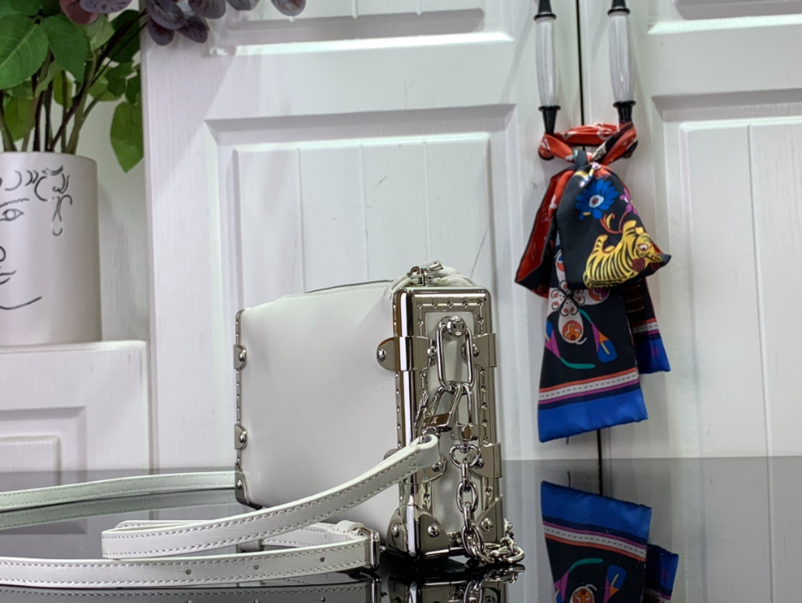 루이비통 슬림 트렁크 화이트 23124cm M254453.jpg