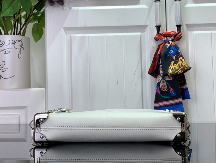 루이비통 슬림 트렁크 화이트 23124cm M254454.jpg