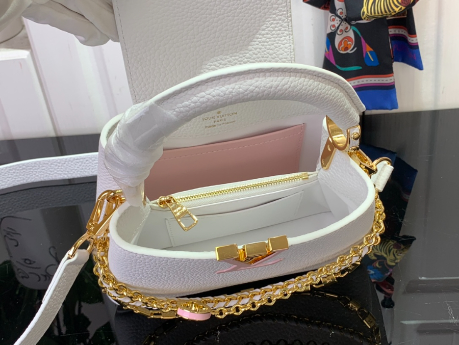 루이비통 카퓌신 미니 2113.68cm M12279 화이트5.jpg