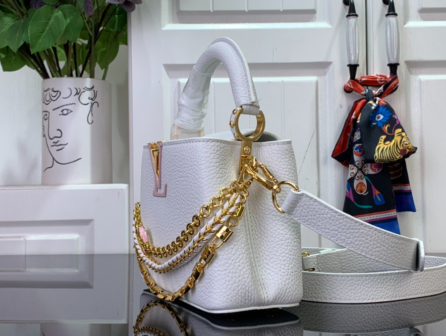 루이비통 카퓌신 미니 2113.68cm M12279 화이트3.jpg