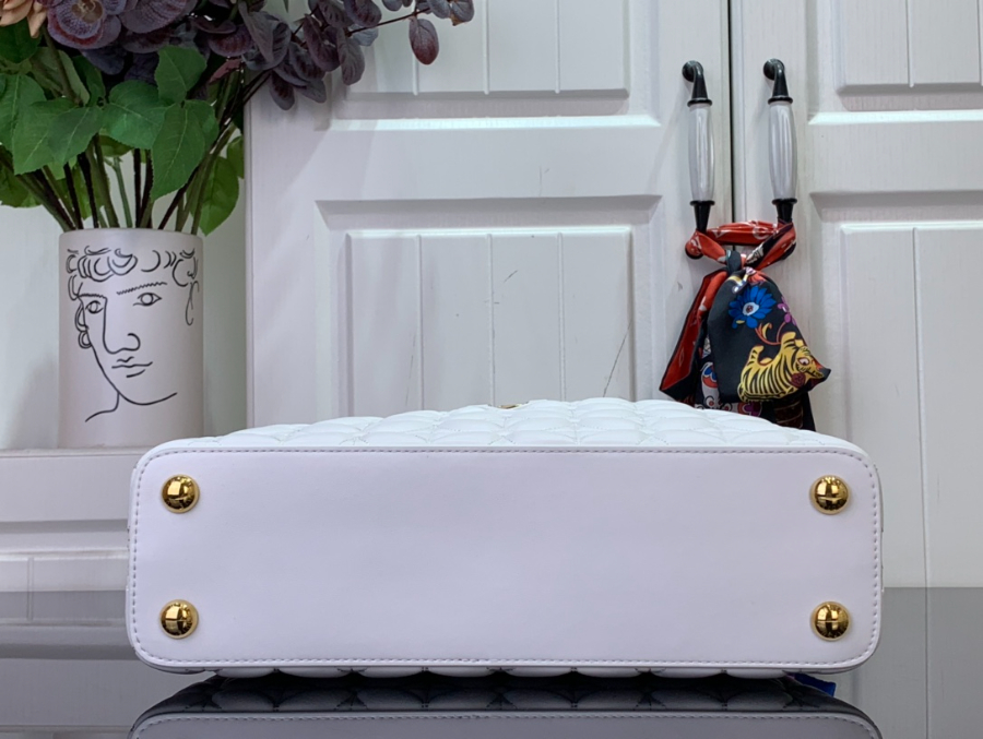 루이비통 카퓌신 이스트 웨스트 MM 네잎클로버 M25284 33199cm 화이트4.jpg