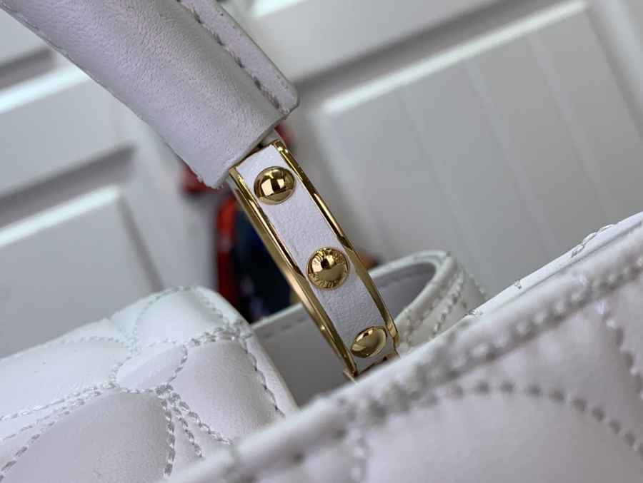 루이비통 카퓌신 이스트 웨스트 MM 네잎클로버 M25284 33199cm 화이트7.jpg