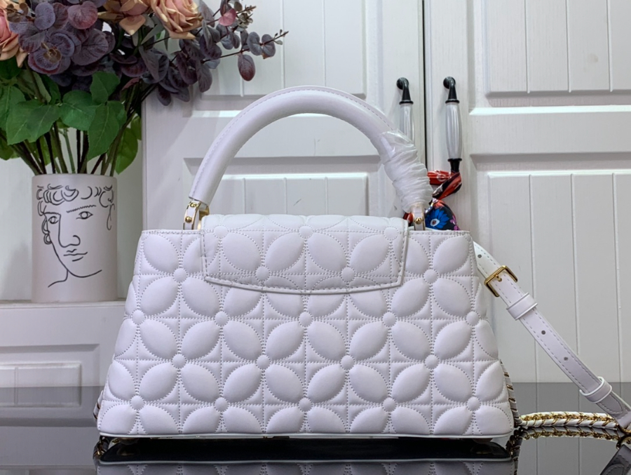 루이비통 카퓌신 이스트 웨스트 MM 네잎클로버 M25284 33199cm 화이트2.jpg