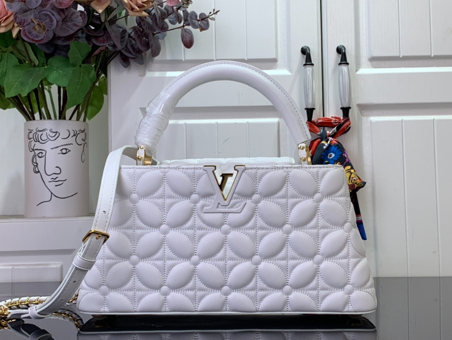 루이비통 카퓌신 이스트 웨스트 MM 네잎클로버 M25284 33199cm 화이트1.jpg