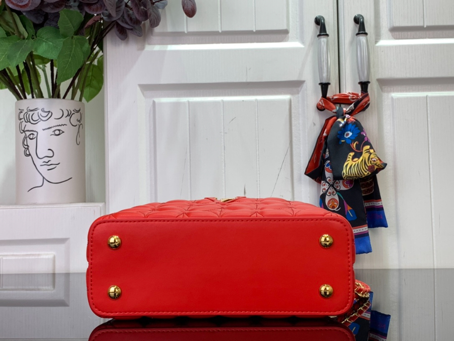 루이비통 카퓌신 이스트 웨스트 미니 네잎클로버 M25283 22128cm 레드4.jpg