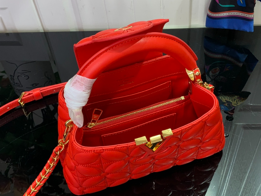 루이비통 카퓌신 이스트 웨스트 미니 네잎클로버 M25283 22128cm 레드5.jpg