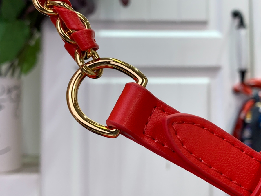 루이비통 카퓌신 이스트 웨스트 미니 네잎클로버 M25283 22128cm 레드8.jpg