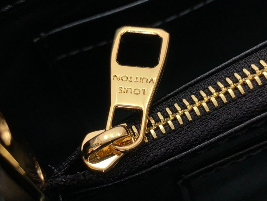 루이비통 카퓌신 이스트 웨스트 미니 네잎클로버 M25283 22128cm 블랙6.jpg