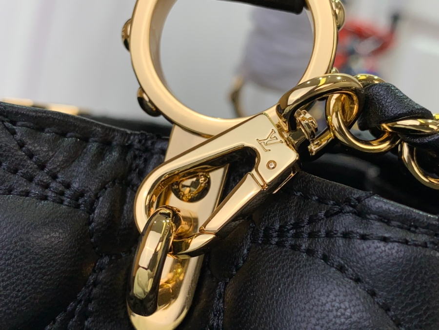 루이비통 카퓌신 이스트 웨스트 미니 네잎클로버 M25283 22128cm 블랙7.jpg