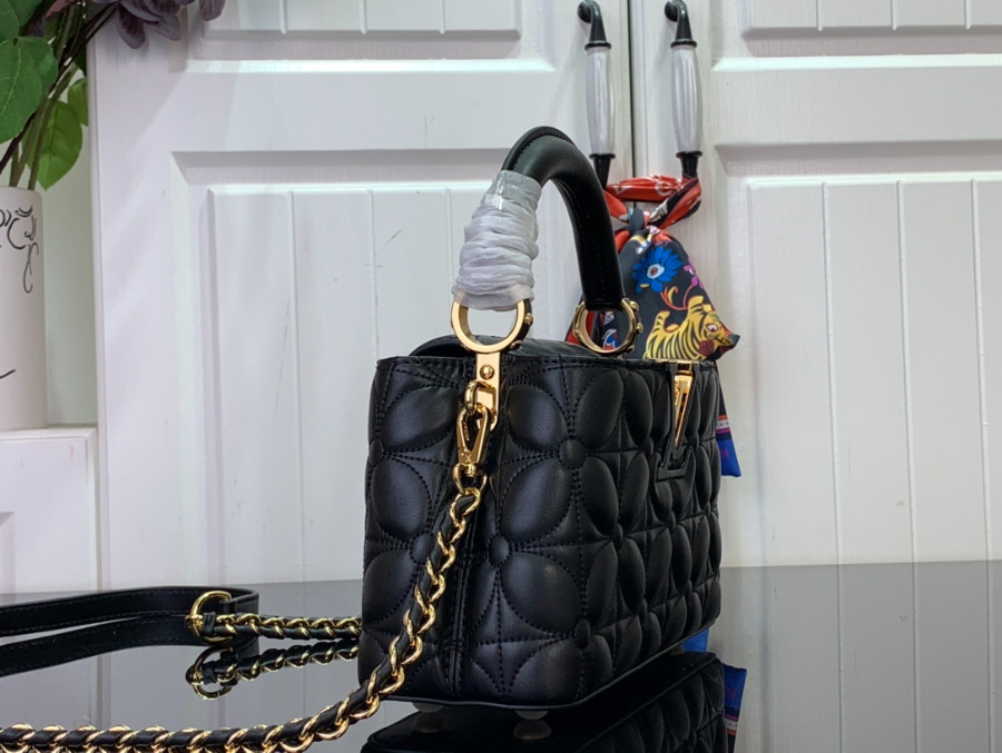 루이비통 카퓌신 이스트 웨스트 미니 네잎클로버 M25283 22128cm 블랙3.jpg