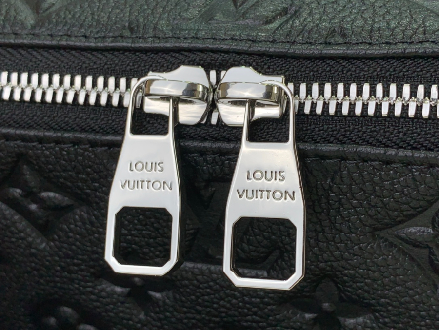 루이비통 엠보 모노그램 토일레트리 M11750 241313cm 블랙6.jpg