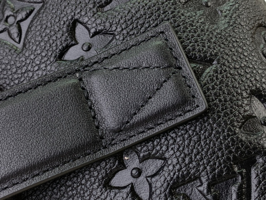 루이비통 엠보 모노그램 토일레트리 M11750 241313cm 블랙7.jpg