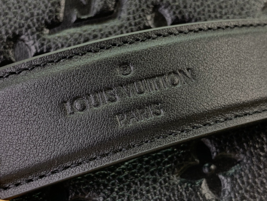 루이비통 엠보 모노그램 토일레트리 M11750 241313cm 블랙8.jpg