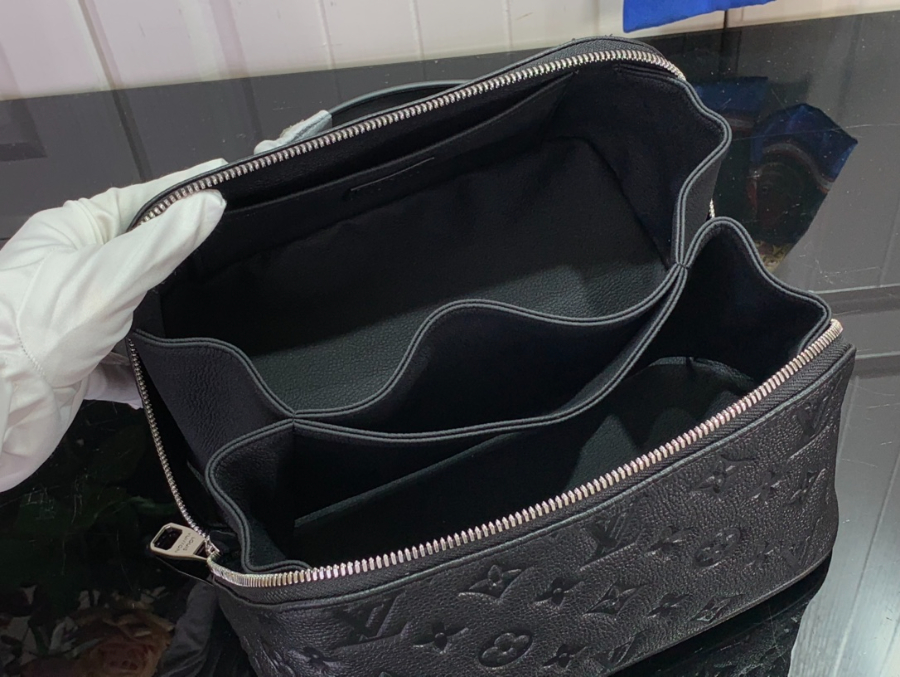 루이비통 엠보 모노그램 토일레트리 M11750 241313cm 블랙5.jpg