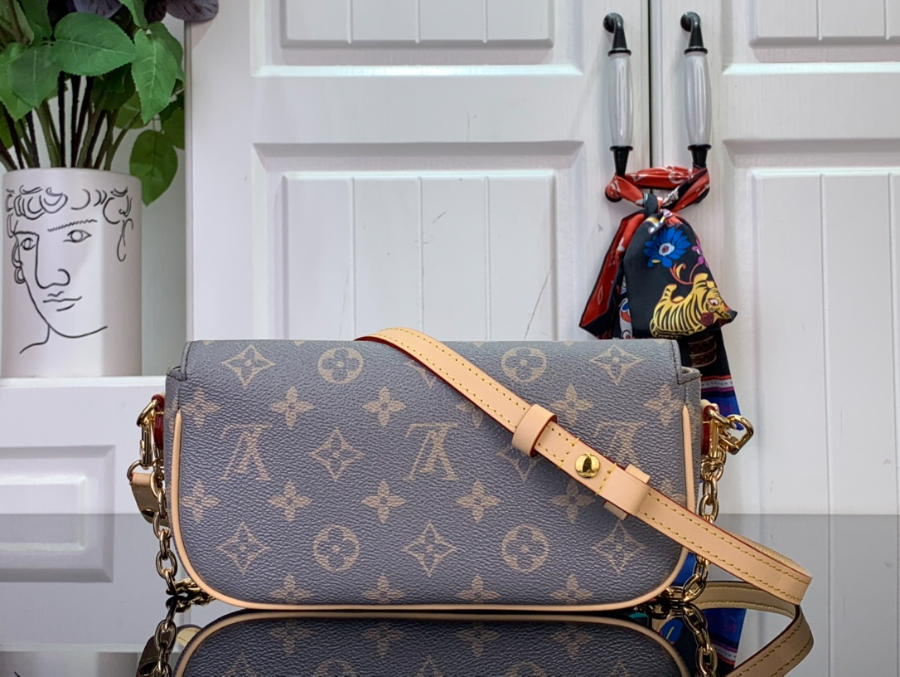 루이비통 월렛 온 체인 아이비 트라이아논 그레이 M12778 23.5124.3cm2.jpg