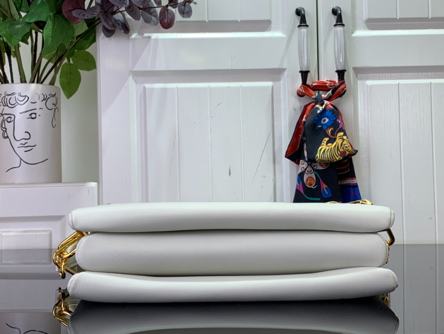 루이비통 쿠상 PM 스몰 M11225 262012cm 화이트4.jpg