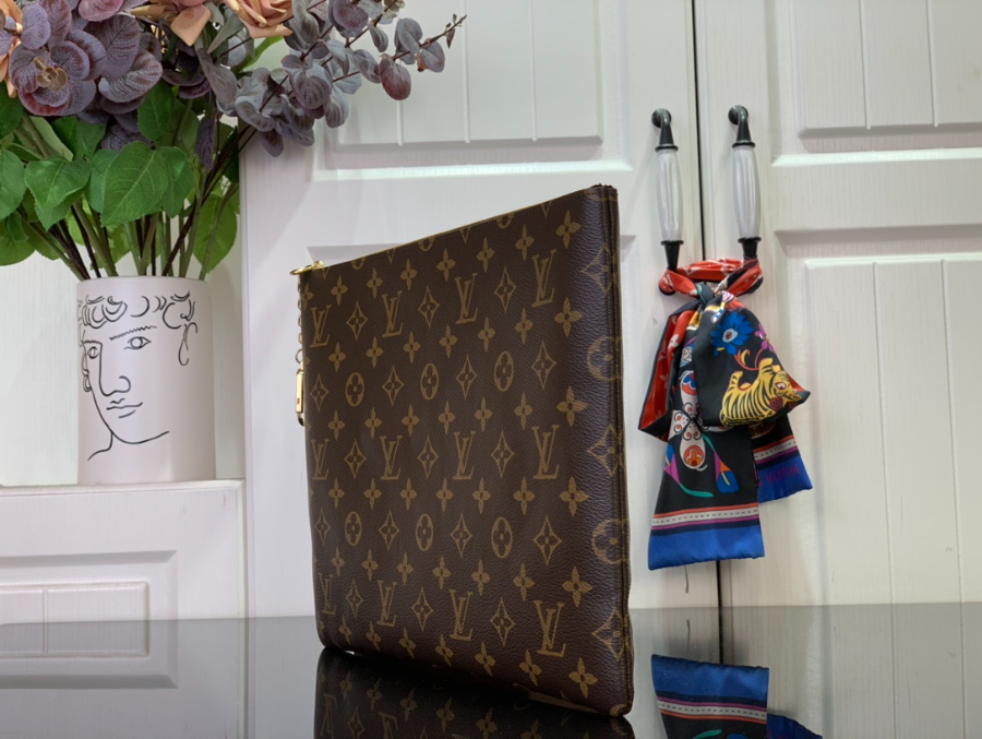 루이비통 키 파우치 L 3323.51cm M13561 브라운3.jpg