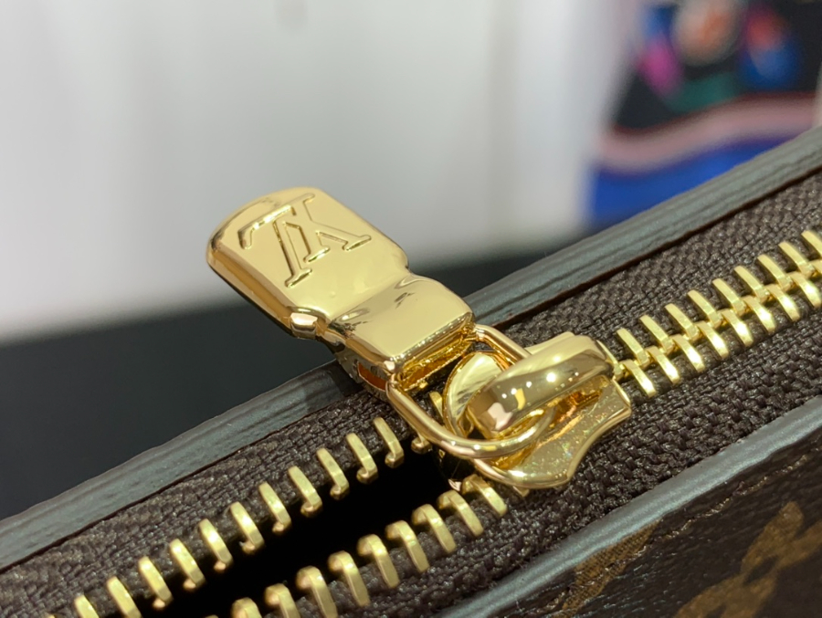 루이비통 키 파우치 L 3323.51cm M13561 브라운8.jpg