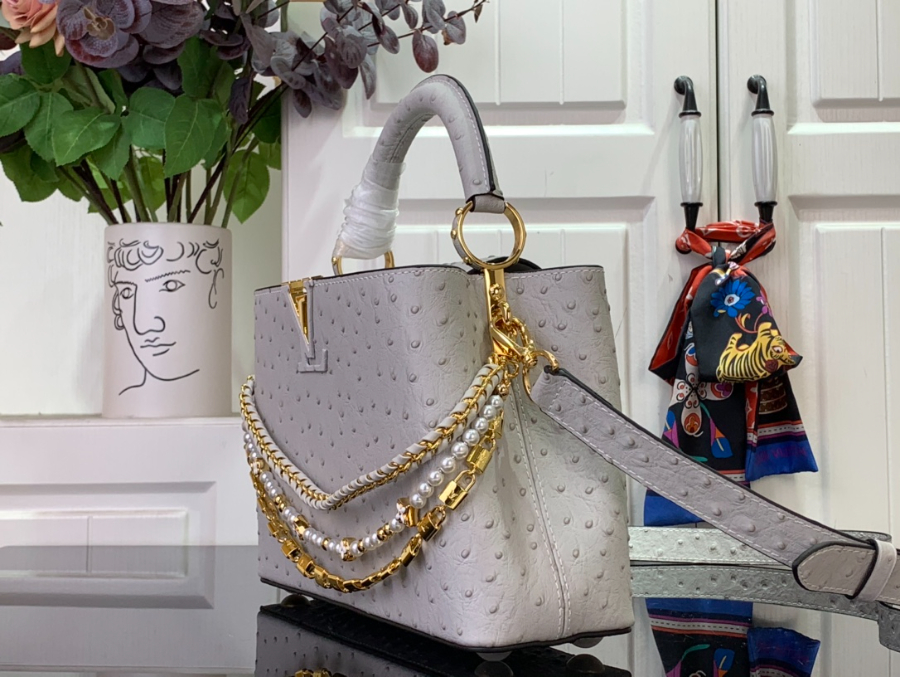 루이비통 타조 무늬 카퓌신 라이트 그레이 17.3927cm M119083.jpg