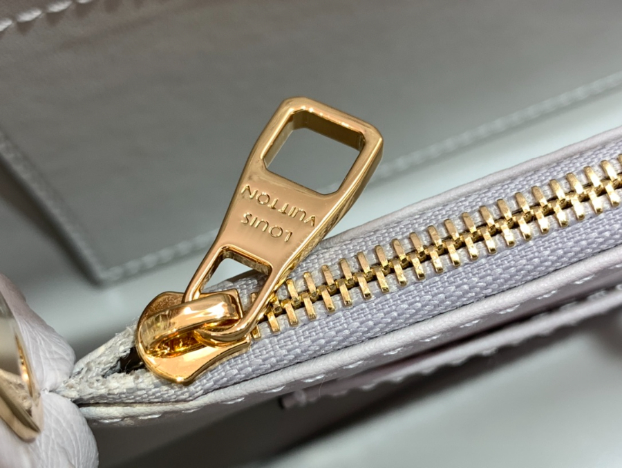 루이비통 타조 무늬 카퓌신 라이트 그레이 17.3927cm M119087.jpg