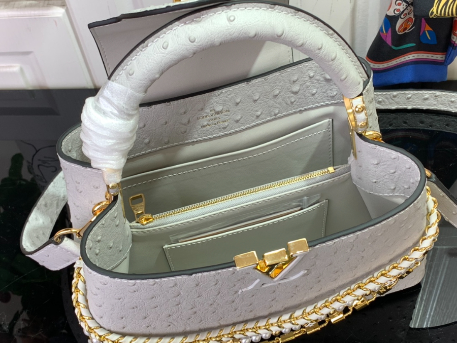 루이비통 타조 무늬 카퓌신 라이트 그레이 17.3927cm M119085.jpg