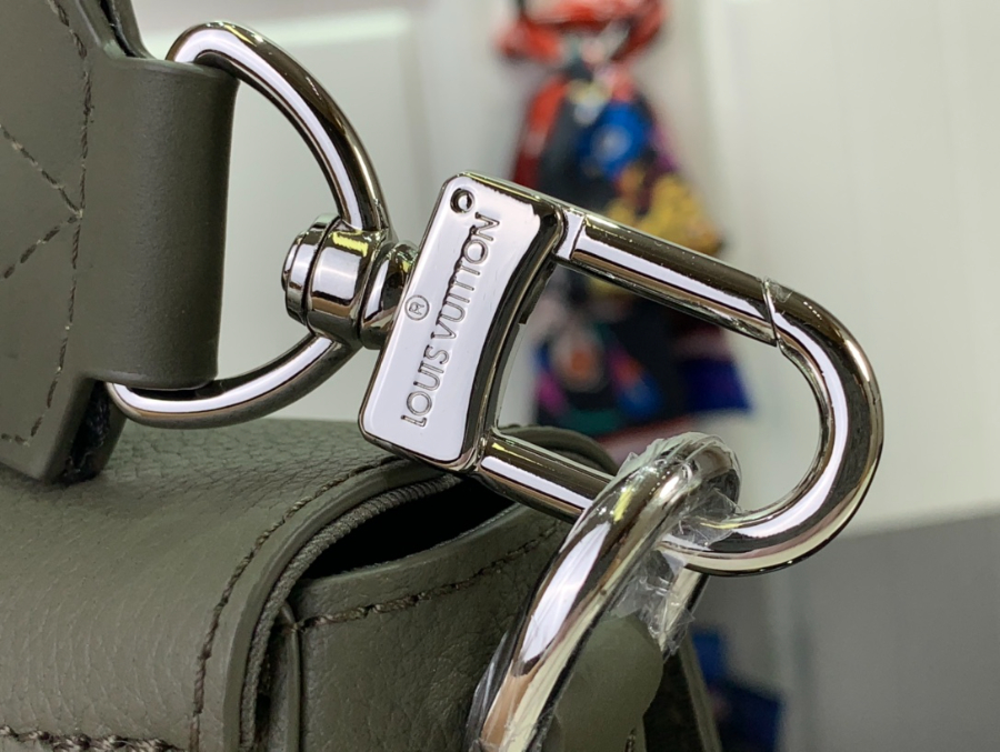 루이비통 테이크오프 메신저 2216.57cm M25125 다크 초록색6.jpg