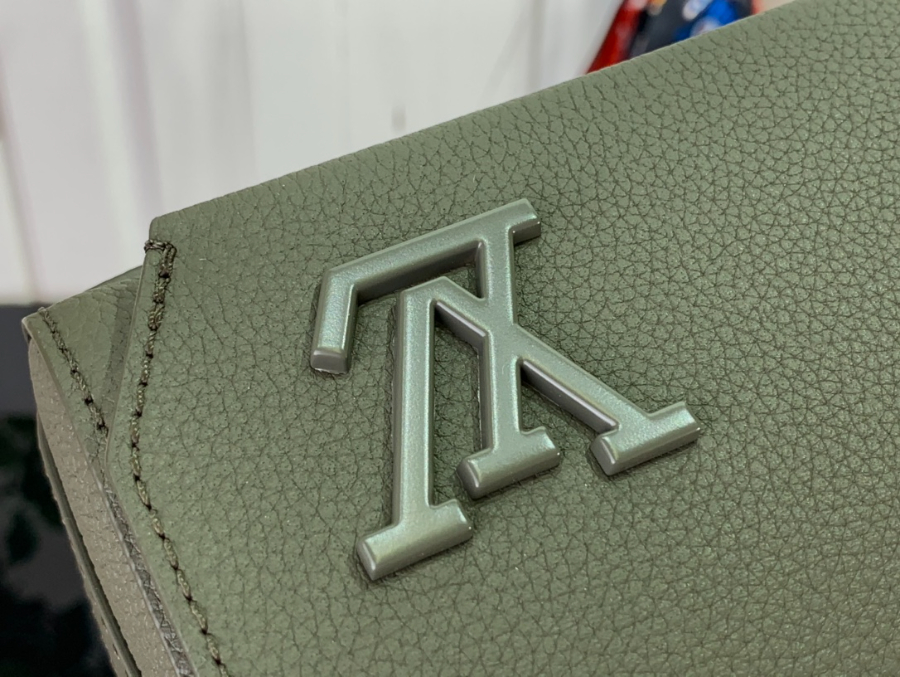 루이비통 테이크오프 메신저 2216.57cm M25125 다크 초록색7.jpg