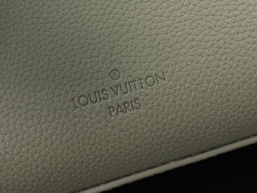 루이비통 테이크오프 메신저 2216.57cm M25125 다크 초록색8.jpg