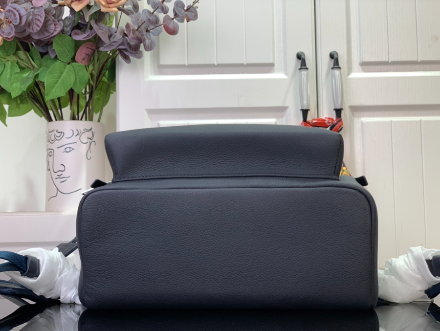 루이비통 테이크오프 백팩 M23735 433014cm 네이비4.jpg