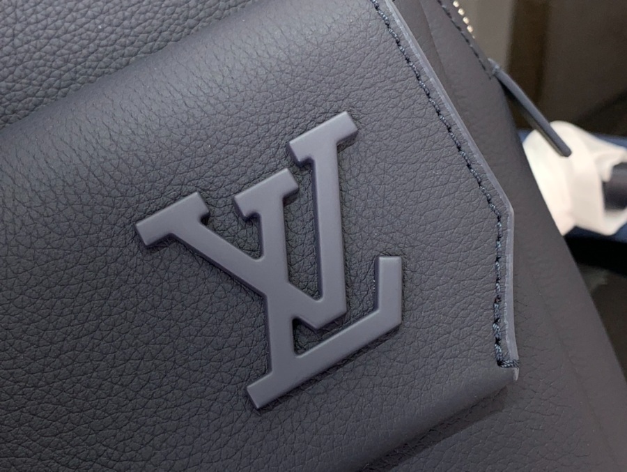 루이비통 테이크오프 백팩 M23735 433014cm 네이비7.jpg