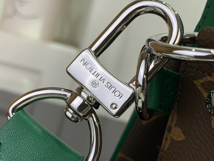 루이비통 트리오 메신저 M12766 18.5725cm 그린6.jpg