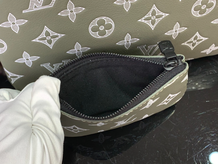 루이비통 트리오 메신저백 M12490 2518.57cm 그린6.jpg