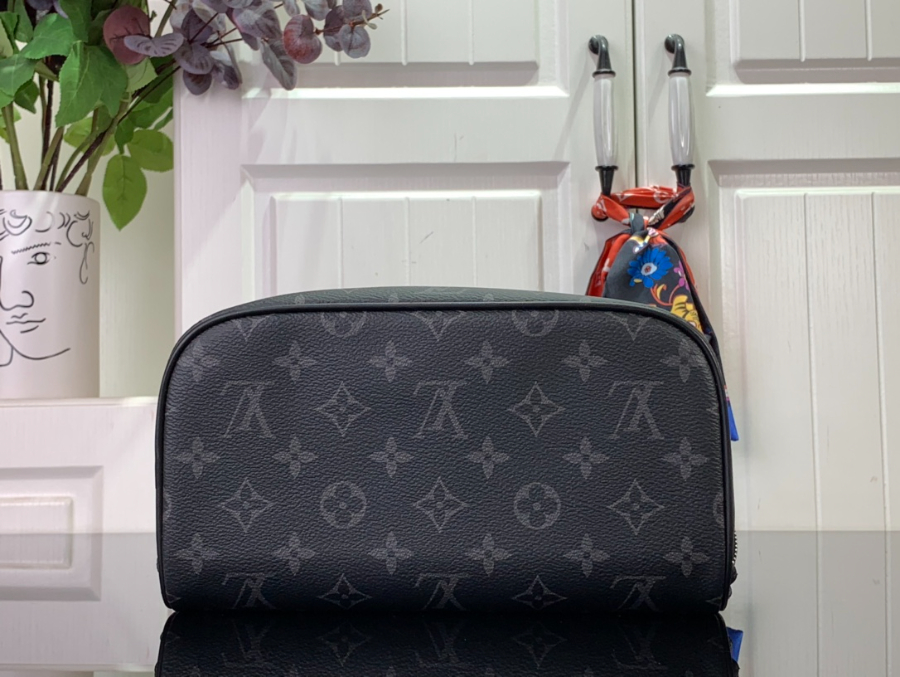 루이비통 토일레트리 M11750 241313cm 블랙2 (1).jpg