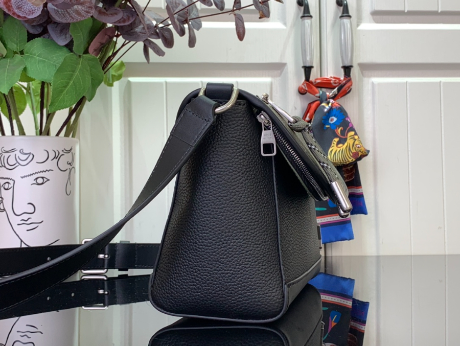 루이비통 펄스 웨어러블 월렛 카키 블랙 M12615 26.61711cm3.jpg