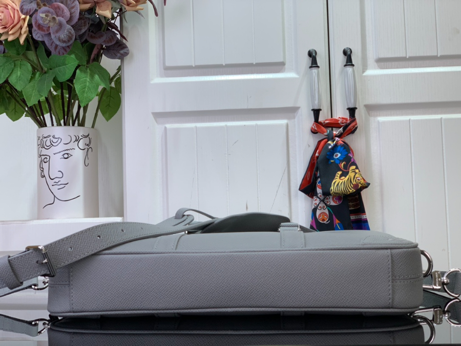 루이비통 포르테 도큐멍 보야주 PM M30925 36.527.56cm 그레이4.jpg