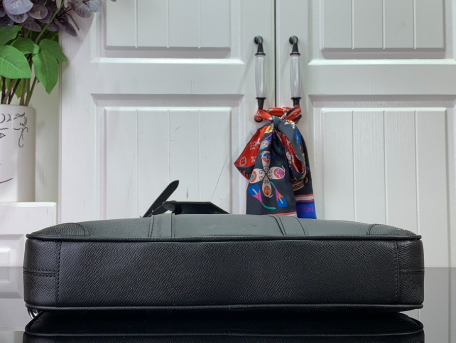 루이비통 포르테 도큐멍 보야주 PM M30925 36.527.56cm 블랙4.jpg