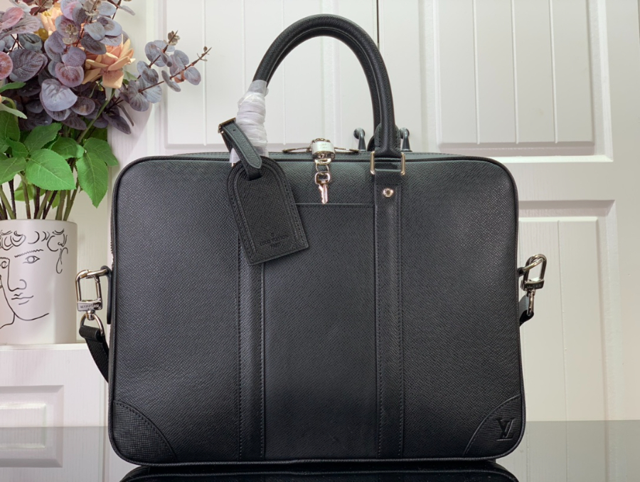 루이비통 포르테 도큐멍 보야주 PM M30925 36.527.56cm 블랙1.jpg