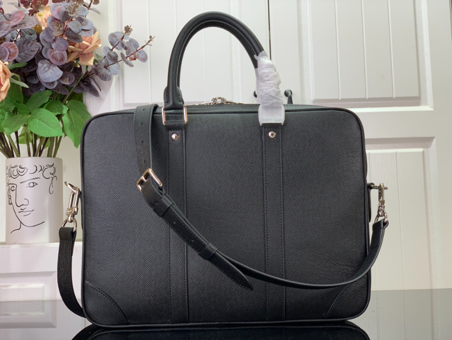 루이비통 포르테 도큐멍 보야주 PM M30925 36.527.56cm 블랙2.jpg