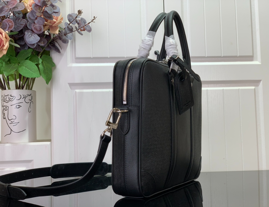 루이비통 포르테 도큐멍 보야주 PM M30925 36.527.56cm 블랙3.jpg